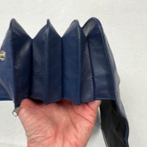 Levenger blue leather multi compartment wallet - Picture 12 of 12